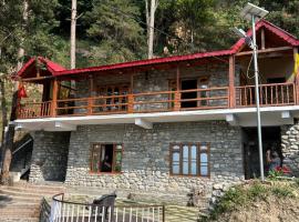 Mandeva Wooden Castle，位于Bhatrojkhan的酒店