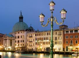 卡尔顿大运河酒店，位于威尼斯圣十字教堂的酒店