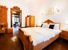 Old Town Escape 200m from University Square