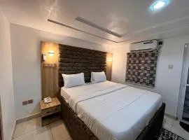 Kelvin Cameo Resort Hotel