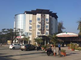 Capital O 22649 Hotel Westview，位于Naroli的酒店