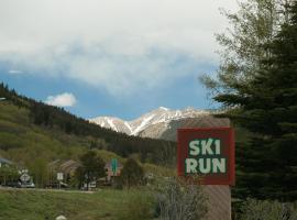 Ski Run 302 by SummitCove Lodging，位于基斯通的酒店