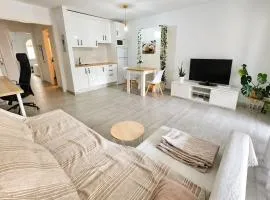 Minimalist boho-chic apartment 10 minutes from the beach
