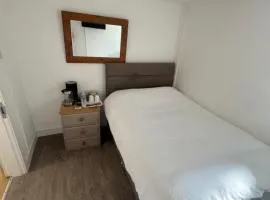 The Dublin Packet Double Room Number 8