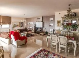 Villa Neraida - Panoramic Lake View Retreat