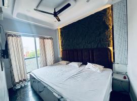 Radha Madhavam Luxurious Boutique Hotel，位于马图拉的酒店