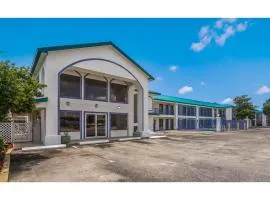 Motel 6 Pensacola, FL - NAS