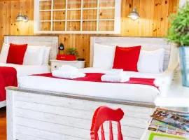 Cottage 3 - Queen and Full Beds Child Loft w 2 Twins Private Bath Kitchenette Pets Allowed Fee applies