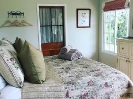 Cheverells Farm, Kiku & Braeburn Cottage