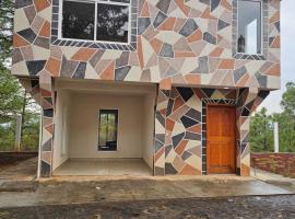 CABAÑAS SANAMBO fraccionamiento los gallos，位于Balastre Rojo的酒店