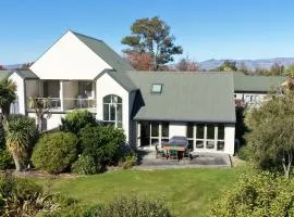 Vineyard View - Blenheim Holiday Home