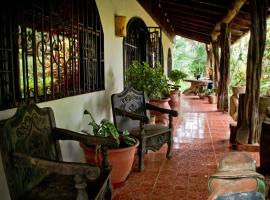 Quinta Mi Tata B&B，位于Sardinal的酒店