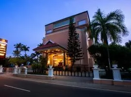 Holiday Hotel