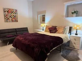 Family - Parking - Garden- WiFi - Sleeps 4