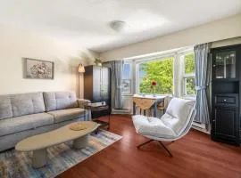 Bright and Cozy 1BR Suite, Quiet Coquitlam Stay