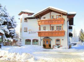 Hotel Sonnenhof - bed & breakfast & appartements，位于因斯布鲁克Igls的酒店