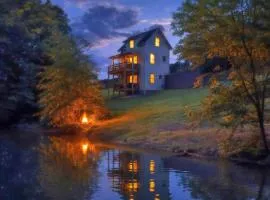 Riverfront Fishing, Firepit, Only 4 Miles to the Speedway