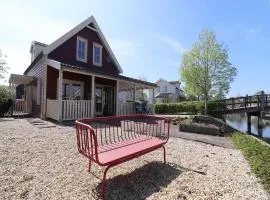 Bungalow in Zuytland Buiten with Fishing Platform