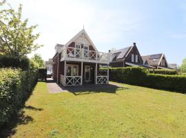 Bungalow in South Holland with Private Jetty，位于Simonshaven的酒店