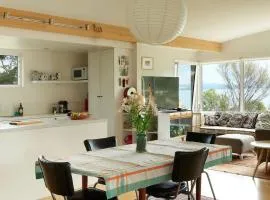 Artist's Beach House - Waterfront