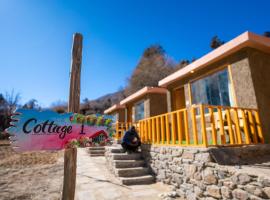 By the River Cafe and stays，位于Jispa的酒店