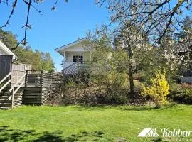 Cozy cottage on beautiful Rossö, Orust SE09130