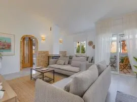 4 Bed Spacious new renovated, free parking close