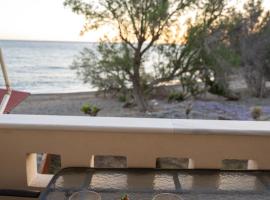 Ammos Beachfront Retreat-Limnos,Volissos,-Chios，位于利姆诺斯的酒店
