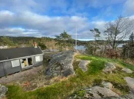 Havblikk, cozy cabin by the sea with beautiful views