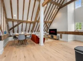 Modern & Historic Duplex Flat Riverside