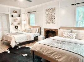 Abbott Retreat- 4min walk to TTU & 2 king beds