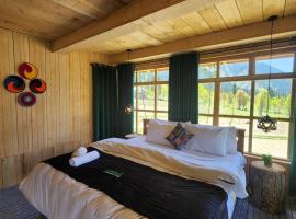 Khanabadosh Resort Arangkel，位于Arangkēl的酒店