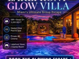Luxury Miami Lakefront Glow Villa - 5BR - 4K Cinema - Heated Pool and Spa，位于Hammocks的酒店
