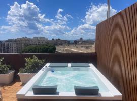 Bluemoon Sardinia Roof Garden Jacuzzi，位于卡利亚里的酒店