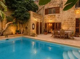 Charming 450-Year-Old House with Pool in Naxxar