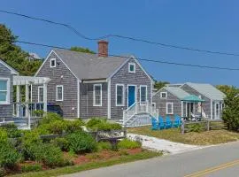 Sandy beach cottage on Wellfleet Bay