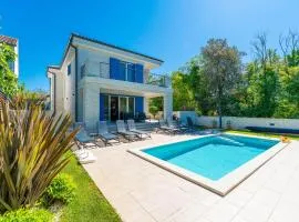 Modern Villa with Pool and Wellness