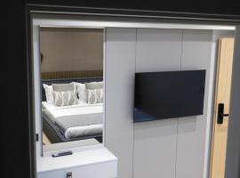 SFERA Boutique Rooms，位于雅西的酒店