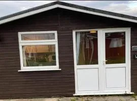 Cabin Sleeps 4 with Parking