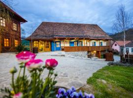 Székelyföld ,Siklódi Kő Vendégház, Tornácosház，位于Şiclod的酒店