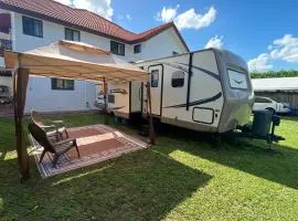 Cozy Camper - Free Parking