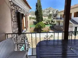 Leos Traditional Holiday House