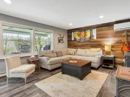 Pet Friendly duplex, 8 min to Stratton with fire pit, wood stove, BBQ grill