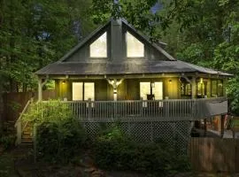 Log Hollow Hot Tub Plenty of Games Play Area