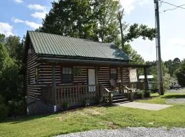 Dragonfly Retreat - Cozy 2BR Pondside Cabin