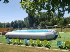 Camping 3 étoiles en bord de rivière - Piscine haute saison