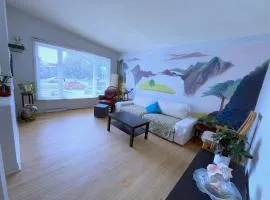 Bright Private Room near Montreal Fast WiFi