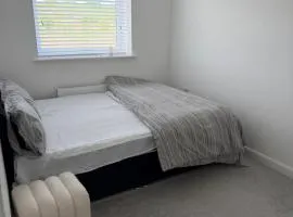 Double sized room in a relaxing village - Free parking
