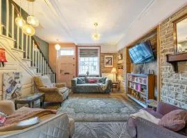 Hebden Bridge - House - Sleeps 8 - Pet Friendly