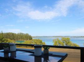 CHILL-OUT LAKESIDE - Wallis Lake Forster，位于福斯特的酒店